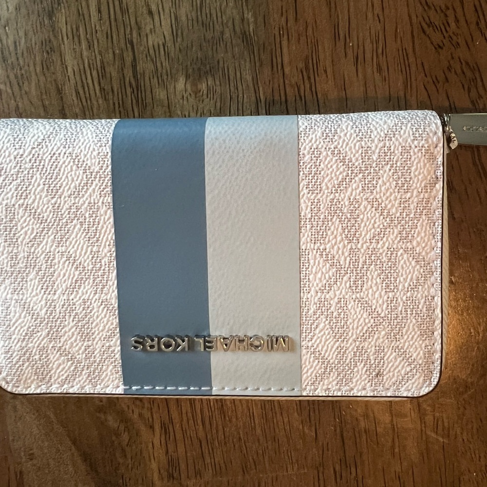 New Micheal Kors womans card wallet